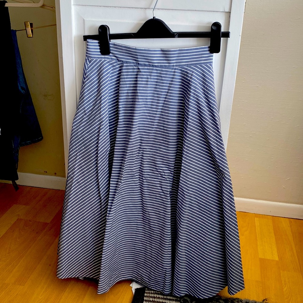 Uniqlo, size small waist 26-27 , midi skirt